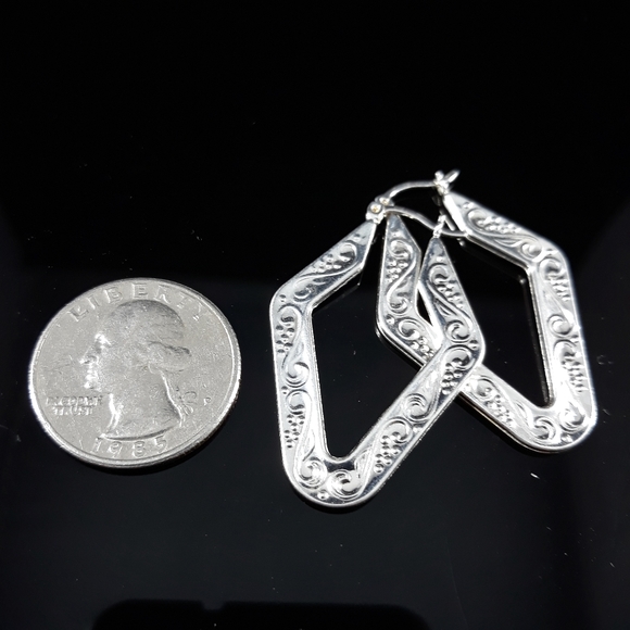 Bali Style Sterling Silver Oval Hoop Earrings - Picture 4 of 4